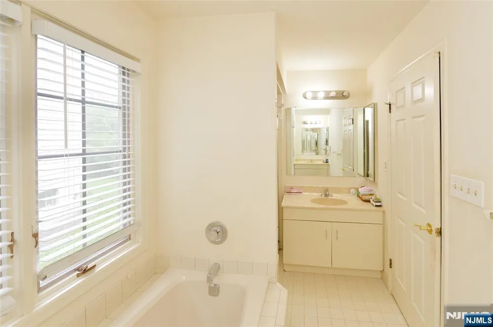 27 Tanager Court Wayne, NJ 07470
