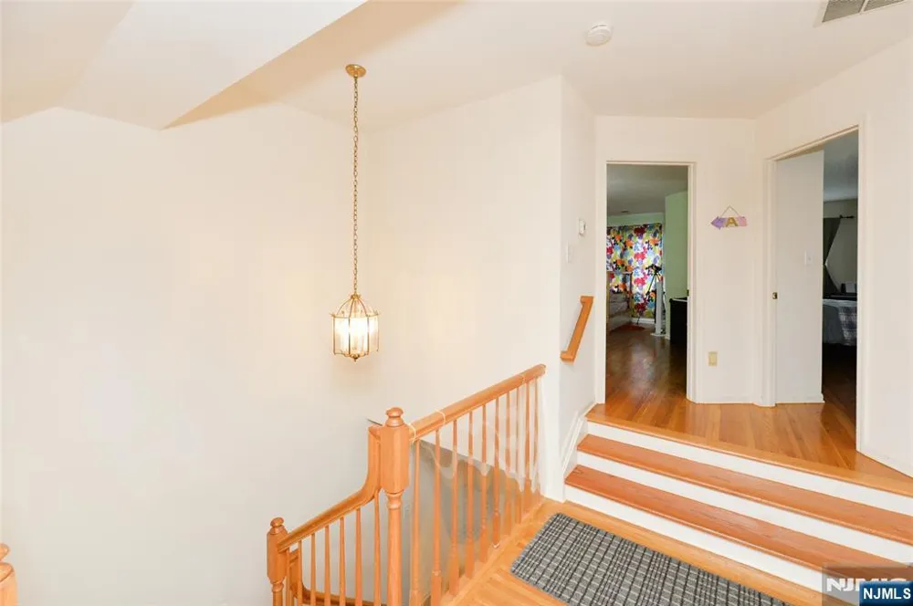 27 Tanager Court Wayne, NJ 07470
