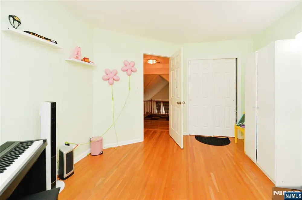 27 Tanager Court Wayne, NJ 07470