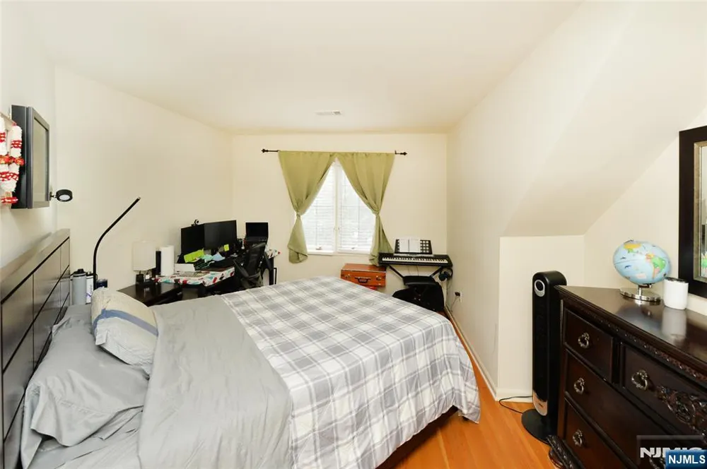 27 Tanager Court Wayne, NJ 07470