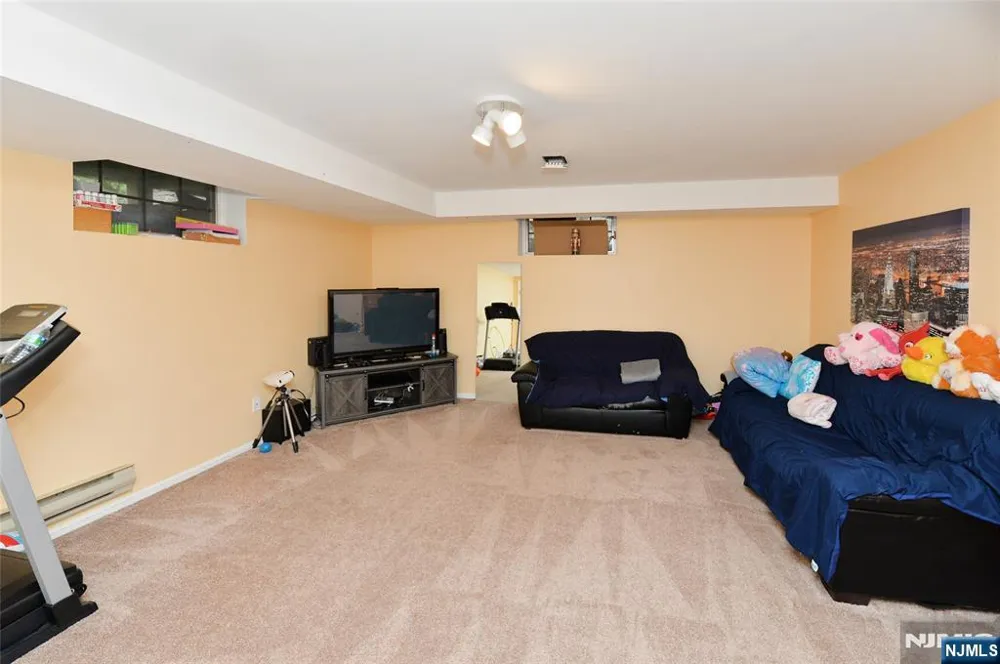 27 Tanager Court Wayne, NJ 07470