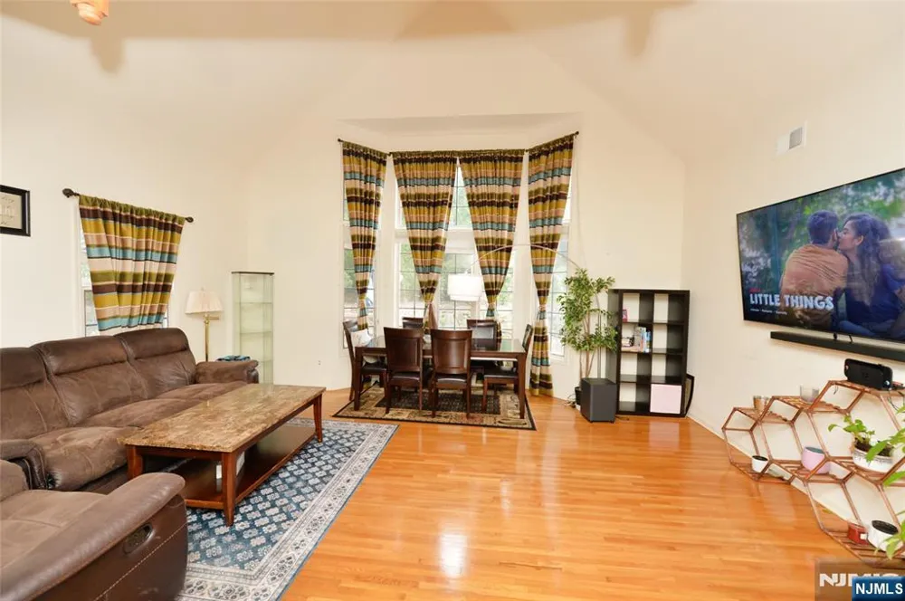 27 Tanager Court Wayne, NJ 07470