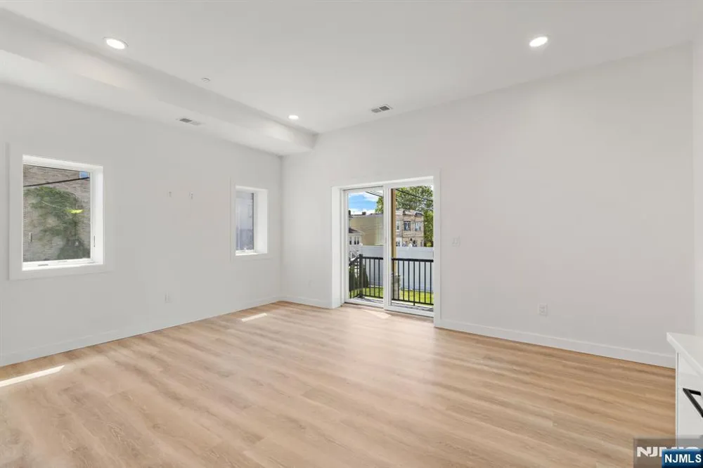 503 Saint Pauls Avenue Cliffside Park, NJ 07010