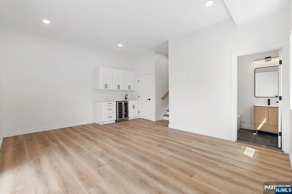 503 Saint Pauls Avenue Cliffside Park, NJ 07010
