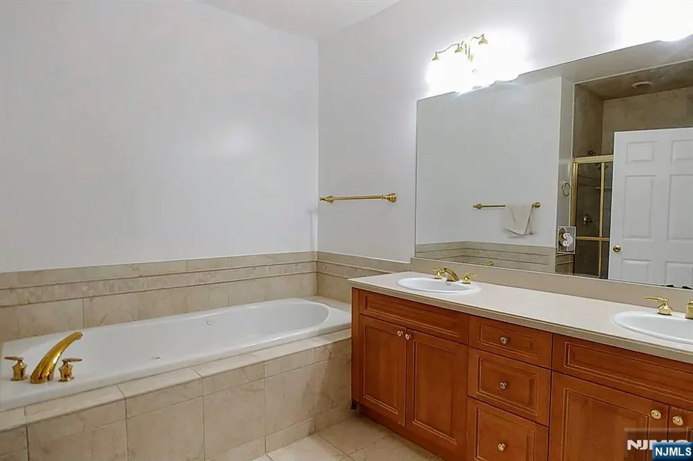 6 Schindler Court Upper Saddle River, NJ 07458