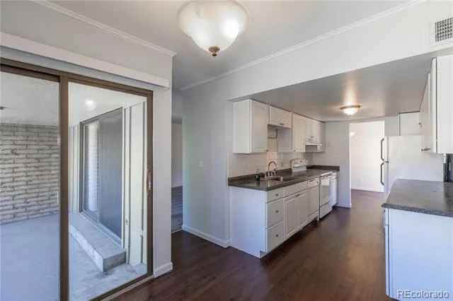 5882 E Ithaca Place #204 Denver, CO 80237