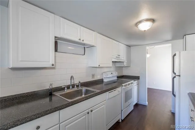 5882 E Ithaca Place #204 Denver, CO 80237
