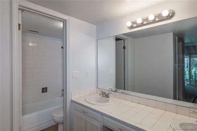 5882 E Ithaca Place #204 Denver, CO 80237