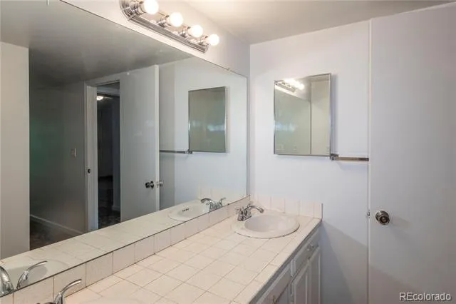 5882 E Ithaca Place #204 Denver, CO 80237