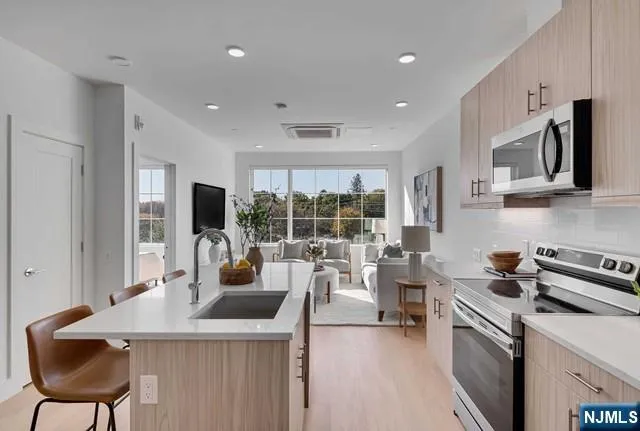 35 Jefferson Avenue 302 Westwood, NJ 07675
