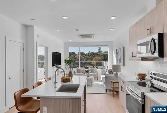 35 Jefferson Avenue 302 Westwood, NJ 07675