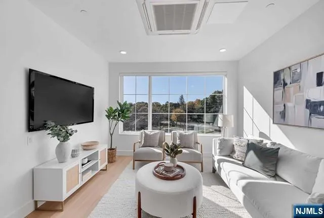 35 Jefferson Avenue 302 Westwood, NJ 07675