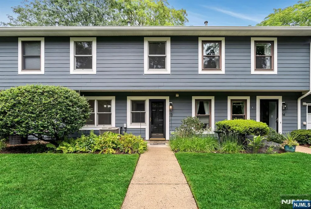 13 Briarwood Court E Ramsey, NJ 07446