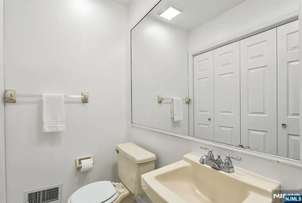 13 Briarwood Court E Ramsey, NJ 07446