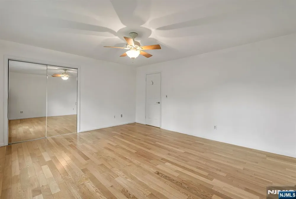 13 Briarwood Court E Ramsey, NJ 07446