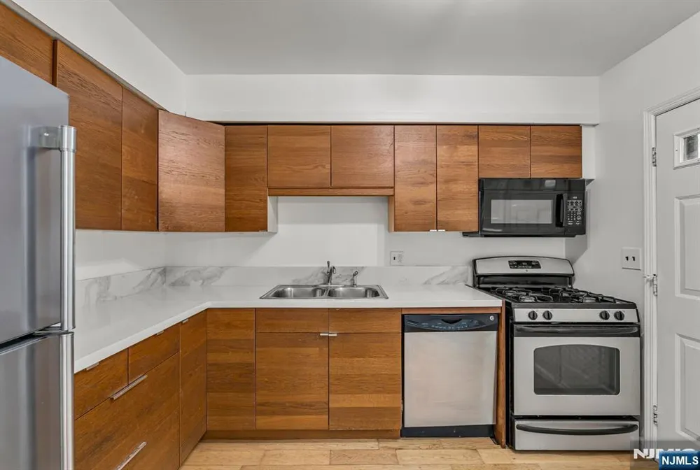 13 Briarwood Court E Ramsey, NJ 07446