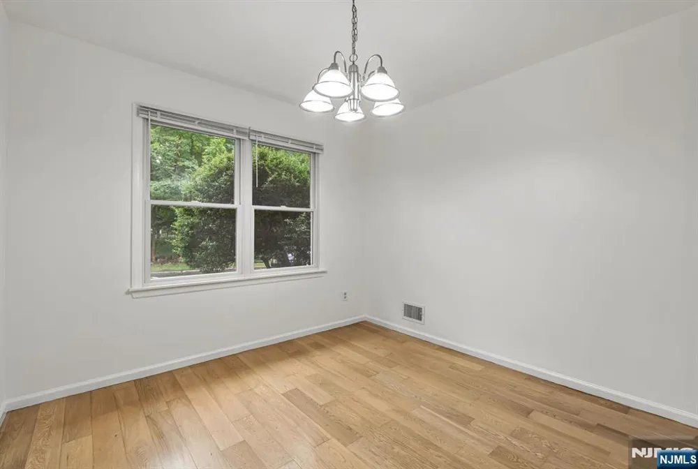 13 Briarwood Court E Ramsey, NJ 07446