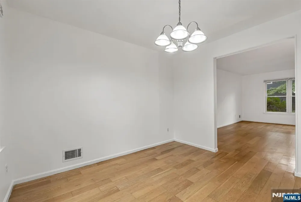 13 Briarwood Court E Ramsey, NJ 07446