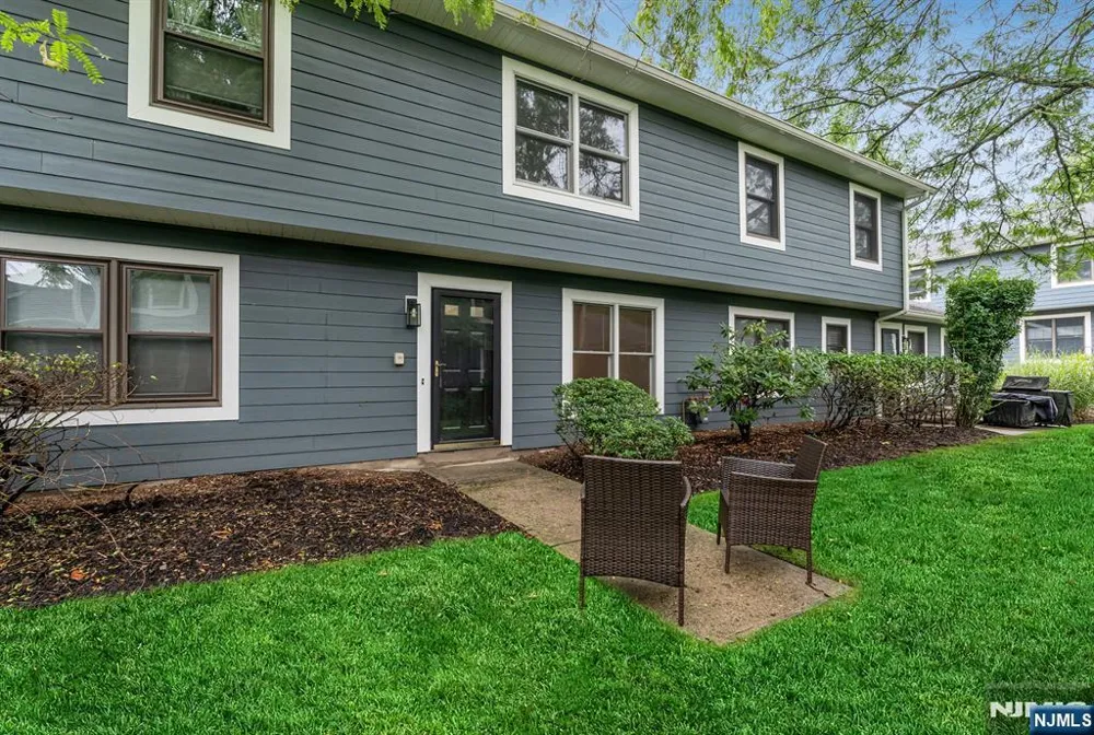 13 Briarwood Court E Ramsey, NJ 07446