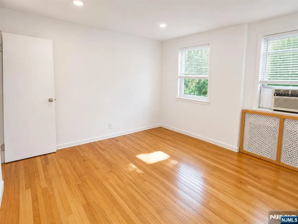 252 12th Palisades Park, NJ 07650