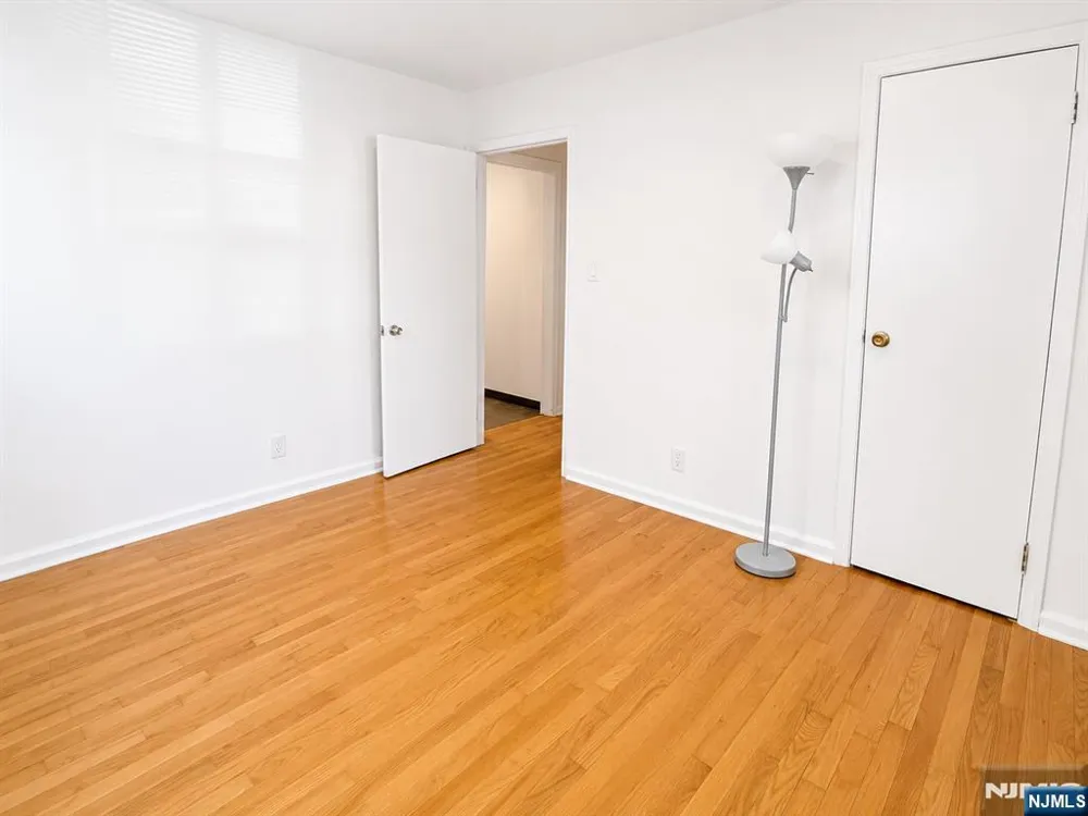 252 12th Palisades Park, NJ 07650