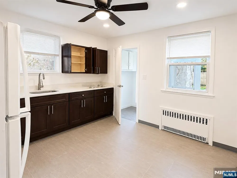 252 12th Palisades Park, NJ 07650
