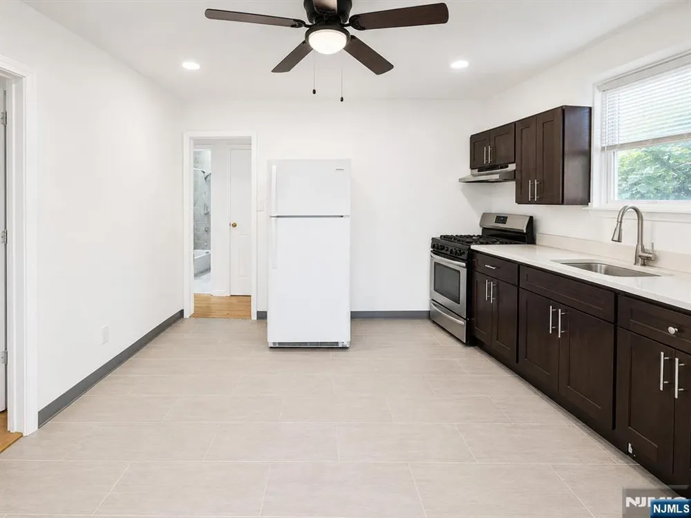 252 12th Palisades Park, NJ 07650
