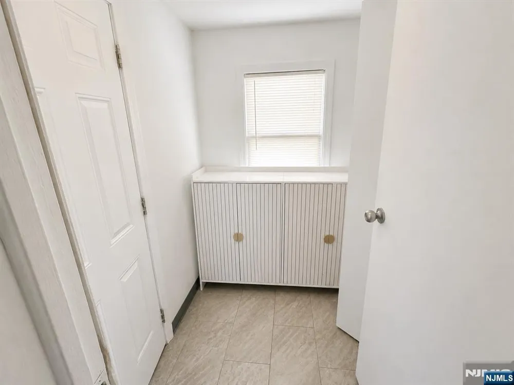 252 12th Palisades Park, NJ 07650