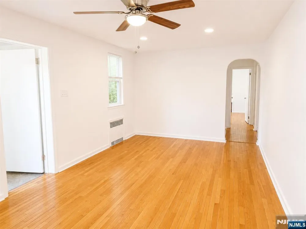 252 12th Palisades Park, NJ 07650