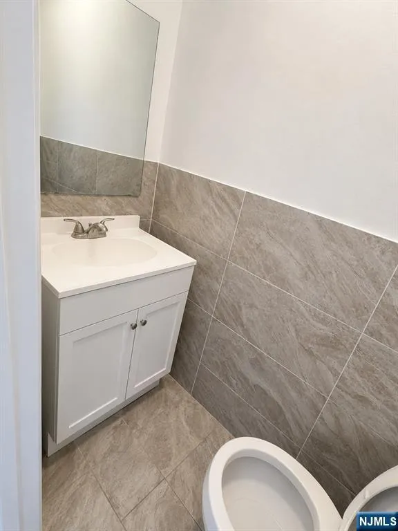 252 12th Palisades Park, NJ 07650