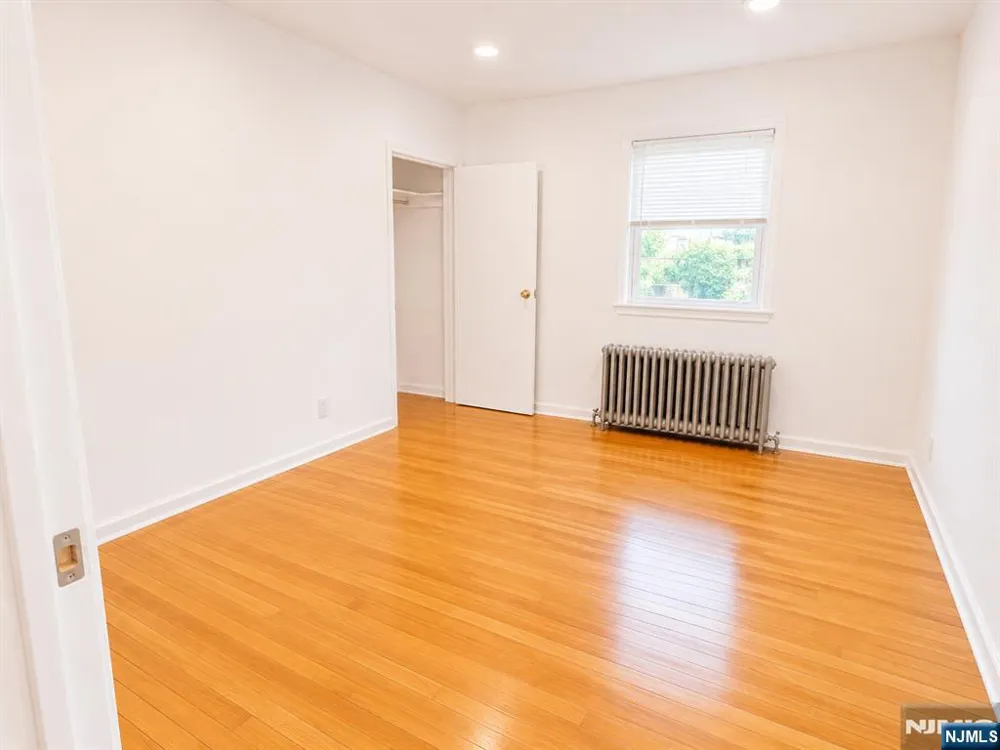 252 12th Palisades Park, NJ 07650