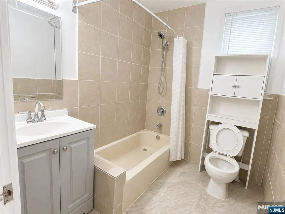 252 12th Palisades Park, NJ 07650