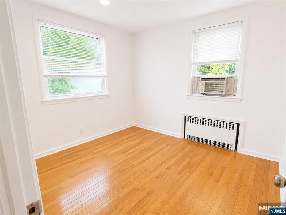 252 12th Palisades Park, NJ 07650