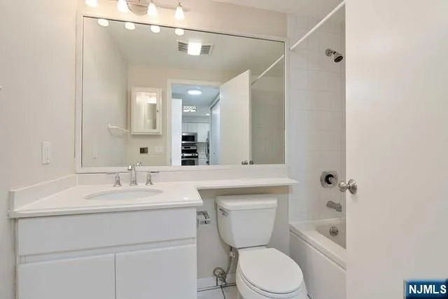403B Nelson Court Edgewater, NJ 07020