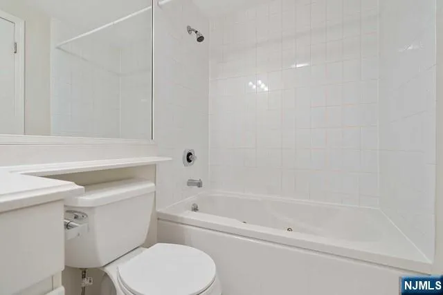 403B Nelson Court Edgewater, NJ 07020