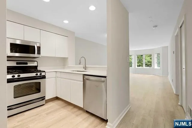 403B Nelson Court Edgewater, NJ 07020