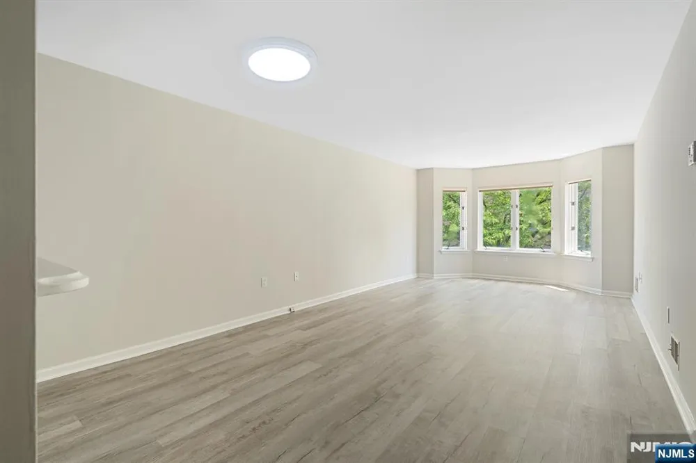 403B Nelson Court Edgewater, NJ 07020