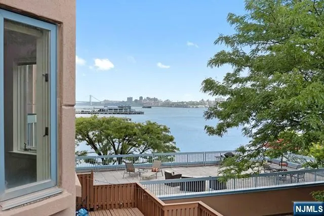 403B Nelson Court Edgewater, NJ 07020