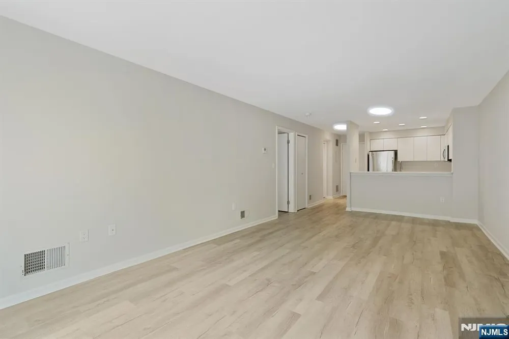 403B Nelson Court Edgewater, NJ 07020