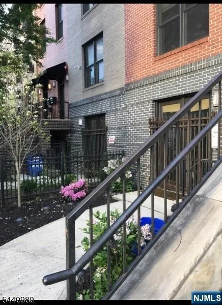 454 Washington Street 3 Newark, NJ 07102