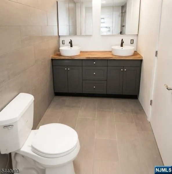 454 Washington Street 3 Newark, NJ 07102