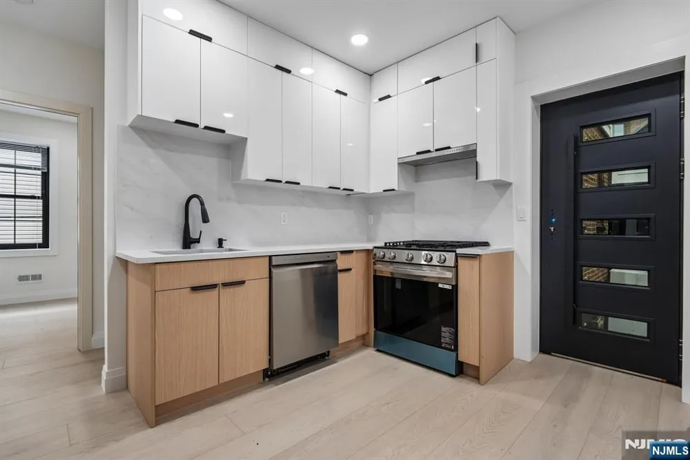 423 Aurora Avenue 1 Cliffside Park, NJ 07010
