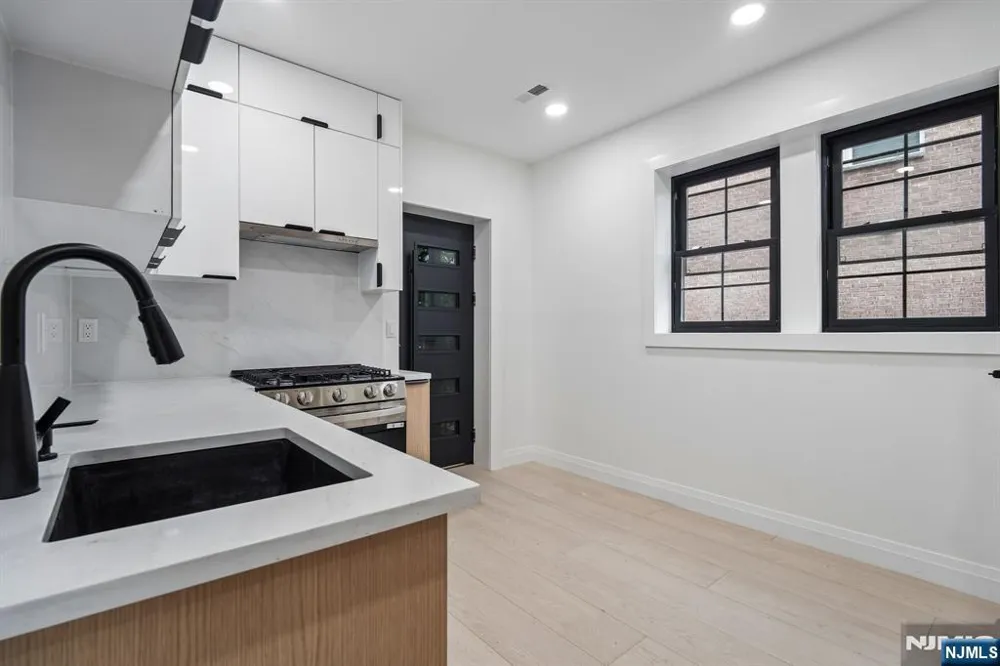 423 Aurora Avenue 1 Cliffside Park, NJ 07010