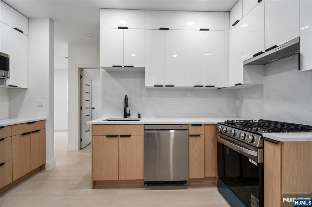 423 Aurora Avenue 1 Cliffside Park, NJ 07010