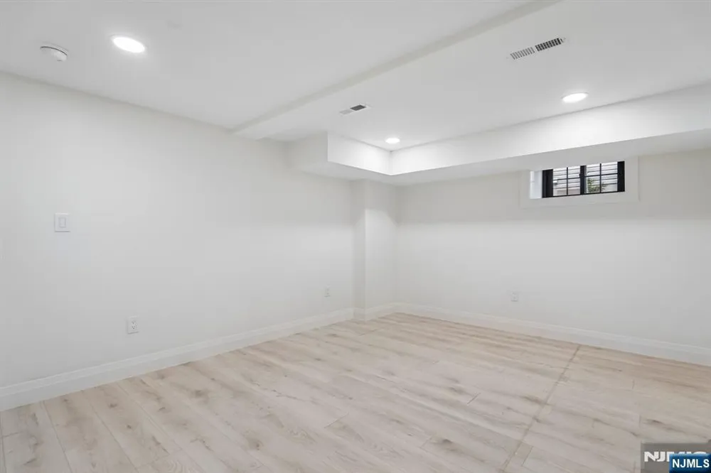 423 Aurora Avenue 1 Cliffside Park, NJ 07010