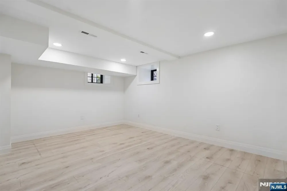 423 Aurora Avenue 1 Cliffside Park, NJ 07010