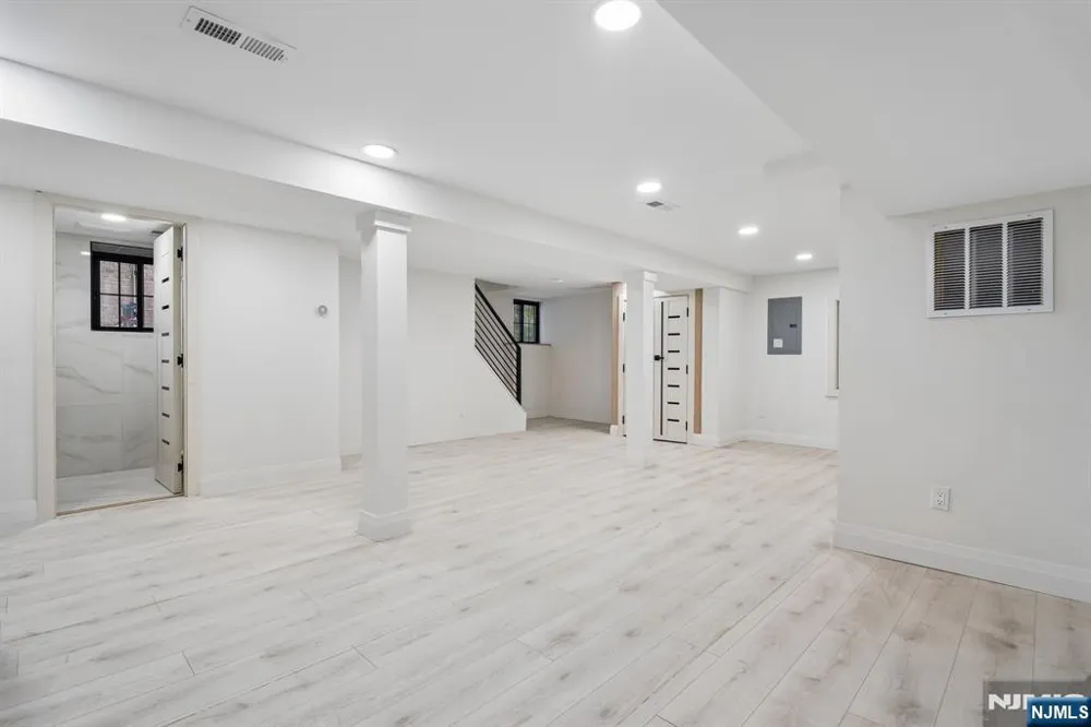 423 Aurora Avenue 1 Cliffside Park, NJ 07010