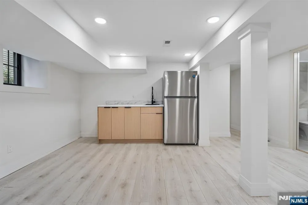 423 Aurora Avenue 1 Cliffside Park, NJ 07010