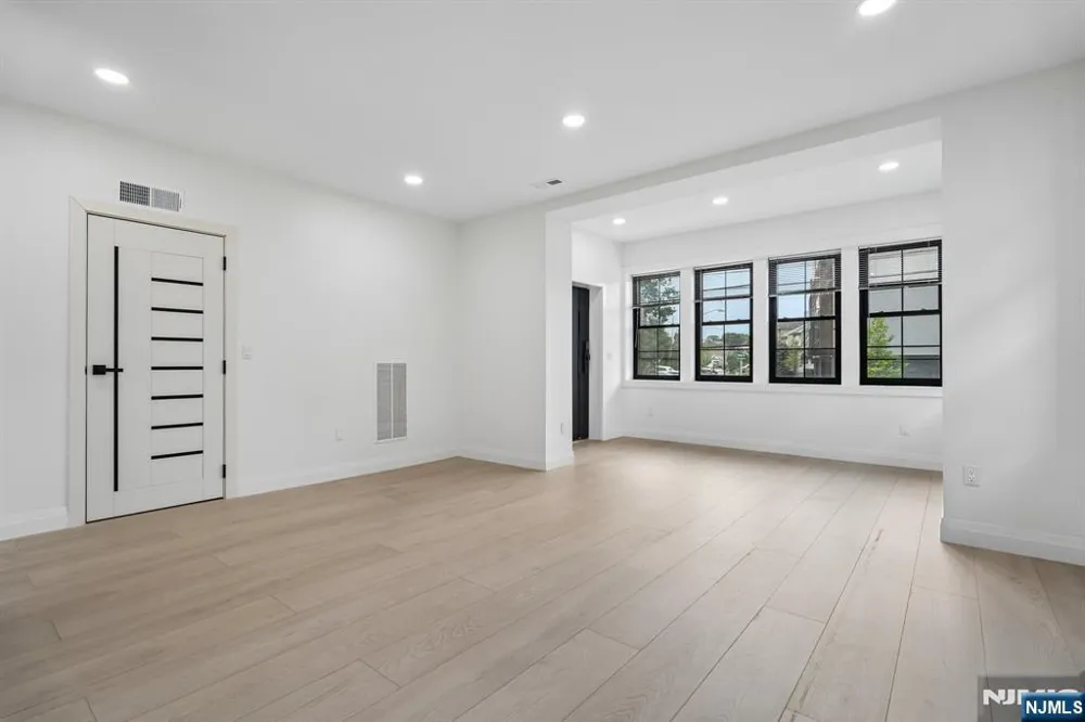 423 Aurora Avenue 1 Cliffside Park, NJ 07010