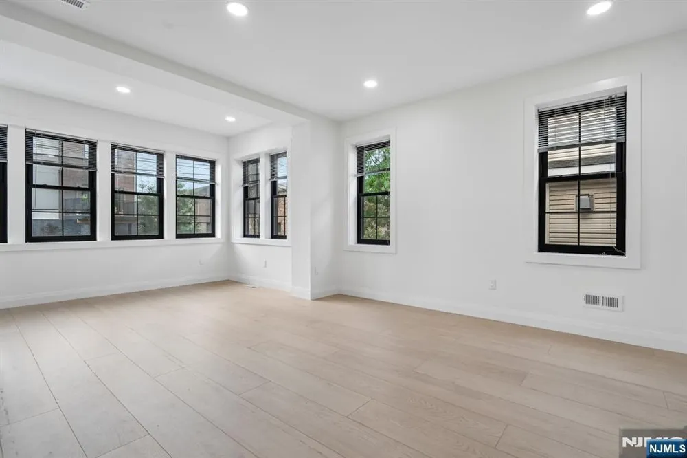423 Aurora Avenue 1 Cliffside Park, NJ 07010